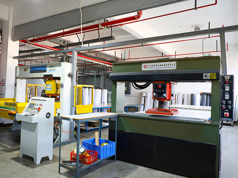 Pemotongan kulit sepak bola